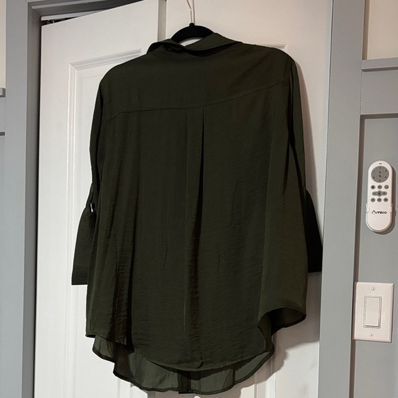 NWT Torrid Dark Green Button-Up Blouse - Picture 4 of 4